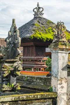 Ornate Stone Temples Under Blue Sky Stock-Fotos