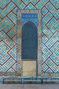 Ornate tilework facade of Sher Dor Madrasah at Registan Square in Samarkand.. Фото