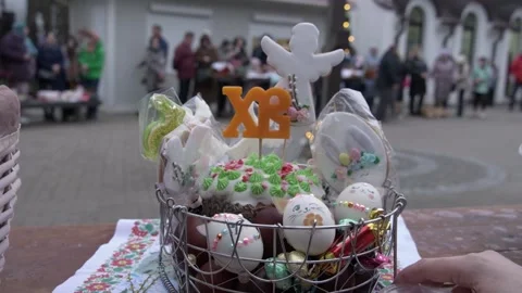 Orthodox Easter basket with eggs and cupcake near the church Stock-Footage 238775295
