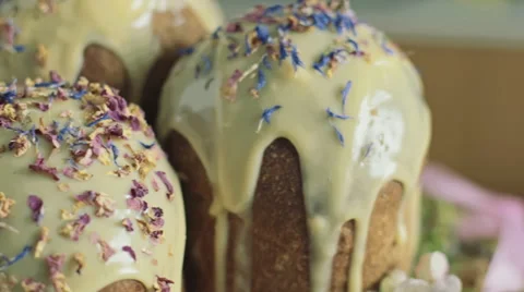 Orthodox Easter cakes in modern interior and with  flowers, close up Видео 62290822