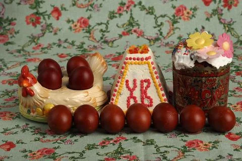 Orthodox Easter, painted eggs and Easter cake. Christian traditions. Stock Photos