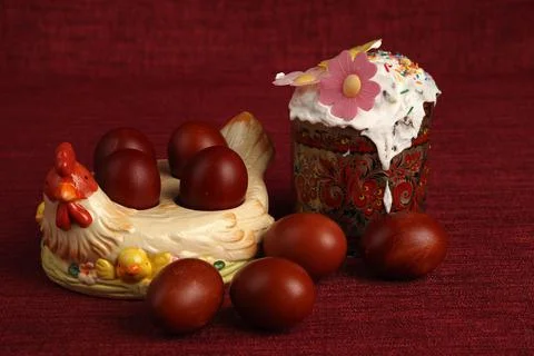 Orthodox Easter, painted eggs and Easter cake. Christian traditions. Stock-Fotos