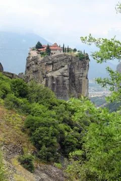 Orthodox monastery of the Holy Trinity on one of the rocks of Thessaly Foto stock