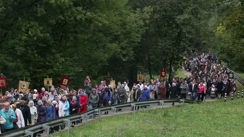 Orthodox pilgrims 스톡 동영상 148396683