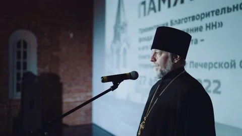 An Orthodox priest performs on stage with a microphone 스톡 동영상 187087454