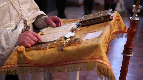 Orthodox priest reads Scripture Stock Footage 61416670