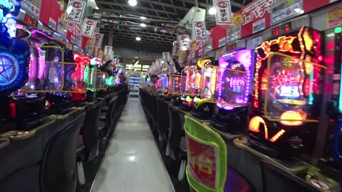 OSAKA, JAPAN : View inside Pachinko parlor. Mixture of slot machine and pinball. Vídeos de archivo 283687639