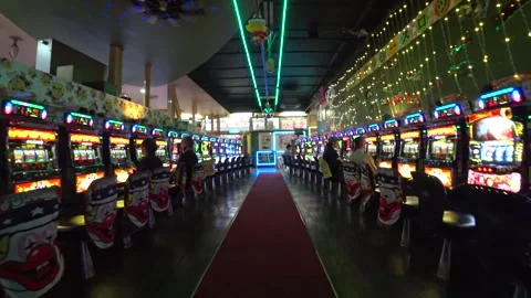 OSAKA, JAPAN : View inside Pachinko parlor. Mixture of slot machine and pinball. Vídeo Stock 283687668