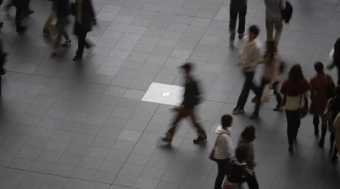 Osaka Station Pedestrian Time Lapse Stockbeeldmateriaal 32420704