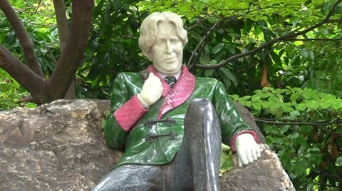 Oscar Wilde Statue Stock Footage 42477317
