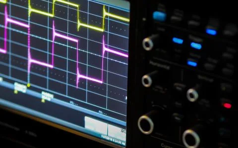 Oscilloscope while doing measurements Stockfoto's