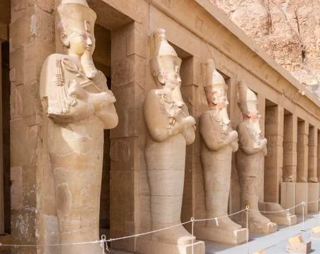 Osiride statues stand in front of the columns at the Mortuary Temple of Hatsh Stock Photos