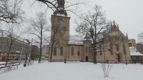 Oslo Cathedral Facade Covered in Winter Snow on an Overcast Day, Norway Vídeo Stock 339759105