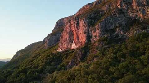 Ostrog monastery in the cliff in Montenegro Stockbeeldmateriaal 333778977