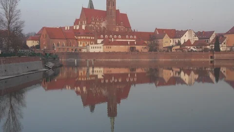Ostrow Tumski historical architecture reflected in water Video stock 108299281