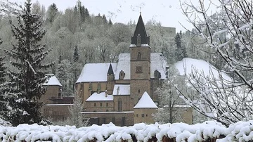 Oswaldikirche in EISENERZ, Austria, Winter Stock Footage 85612709