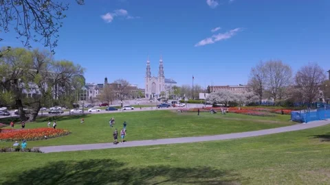 Ottawa, Canada - May 9, 2024: People strolling over Major Hill’s Park Stock Footage 274880174