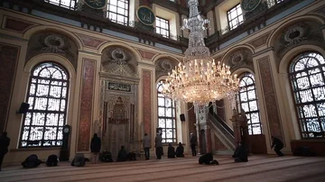 Ottoman Dolmabahce Mosque Bosphorus Stockbeeldmateriaal 85568227