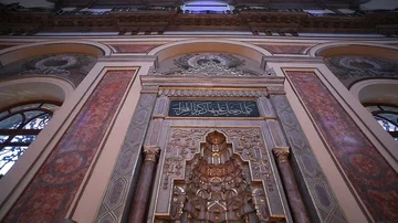 Ottoman Dolmabahce Mosque Bosphorus Stockbeeldmateriaal 85573094