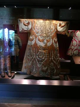Ottoman imperial kaftan on display at Topkapi Palace Museum, showcasing anc.. Stock-Fotos