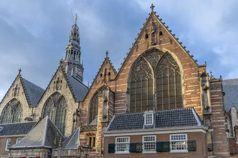 The Oude Kerk in the red-light district of Amsterdam Stock Photos