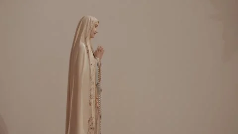 Our Lady of Fatima statue side profile with rosary and praying hands Stock Footage 337496082