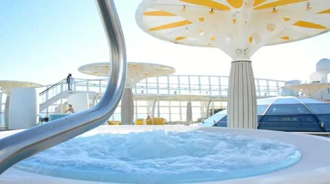 Ourtdoor whirlpool Vídeos de archivo 10826281