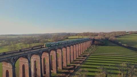 Ouse Valley viaduct - dynamic train footage Stock-Footage 234328897