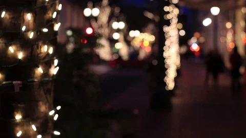 Out of focus Christmas lights on tree in city downtown. Video stock 120881679