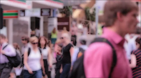 Out of focus crowd in busy city intersection Stock Footage 33796330