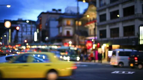 Out of focus  lights of the evening crossroads in Kyoto, Japan. Video stock 49151672