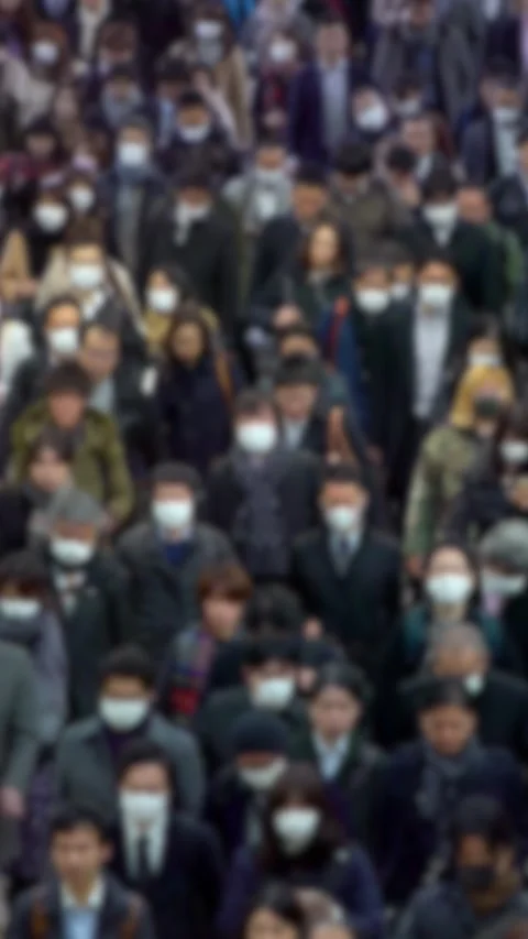 Out of focus mass of Tokyo commuters crossing street Stock Footage 312951350