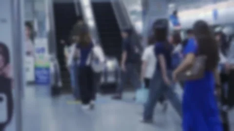 Out of focusing view at platform subway station while crowded of passenger .. Stock-Footage 327796304