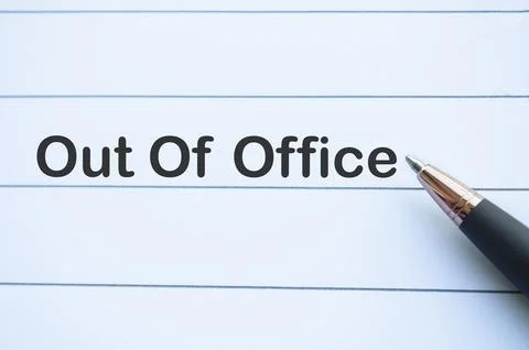 Out of office text on yellow notepad with on white notebook. Getaway or on .. Foto stock