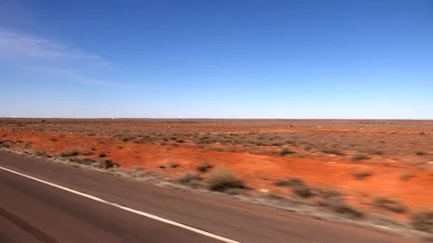 Outback Desert Driveby 4 Stockbeeldmateriaal 127331897