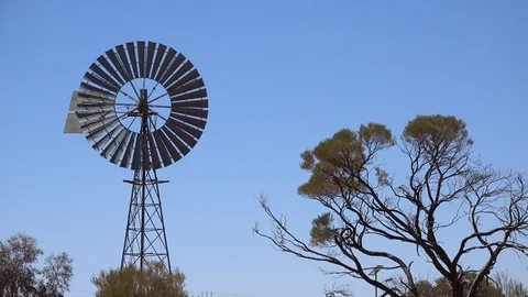 Outback Windmill 1 Stockbeeldmateriaal 119857634