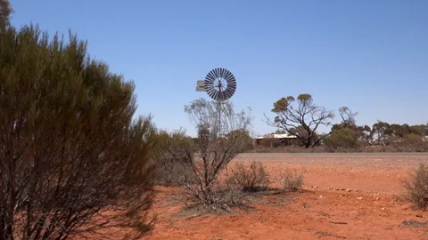 Outback Windmill 5 Stockbeeldmateriaal 120231100