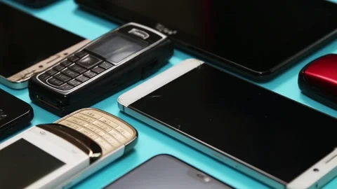 Outdated and modern models of smartphones and mobile phones 库存影片 130797599