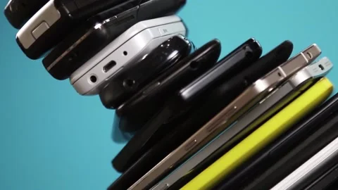 Outdated and modern models of smartphones and mobile phones 库存影片 132381507