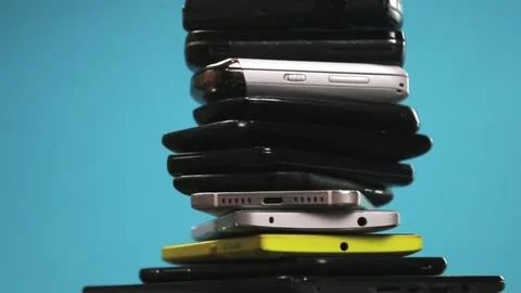 Outdated and modern models of smartphones and mobile phones 库存影片 133564431