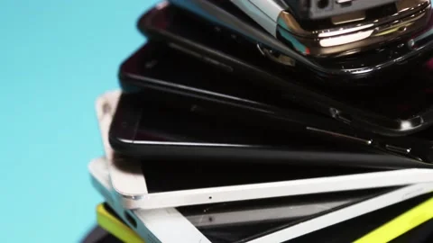Outdated and modern models of smartphones and mobile phones 库存影片 134131512