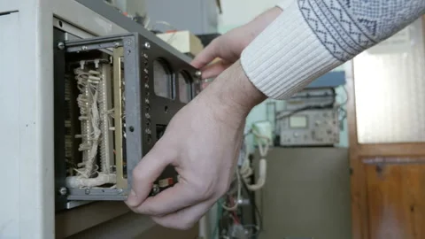 Outdated automatic control panel with buttons switches and wires in workshop 库存影片 91575128