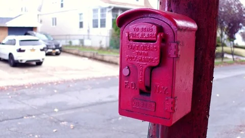 Outdated fire alarm signal on Staten Island New York 4k 스톡 동영상 85233429