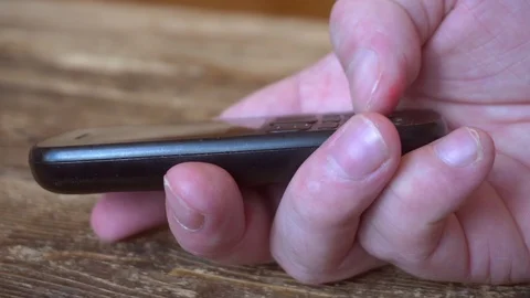 Outdated push button mobile phone in hand. Stockbeeldmateriaal 105423359