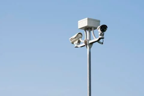Outdoor CCTV camera security system, on blue background 库存照片