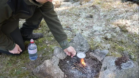 Outdoor Cooking with a Campfire 库存影片 333403082
