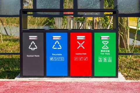 Outdoor garbage sorting trash can close-up Foto stock