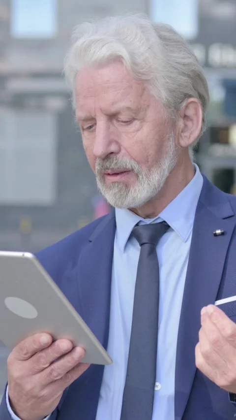 Outdoor Online Video Chat on Tablet by Old Businessman, Vertical Video Vídeo Stock 339672122