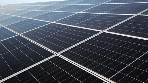 Outdoor solar array used for clean electricity generation Vídeo Stock 345606582