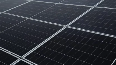 Outdoor solar array used for clean electricity generation Vídeo Stock 345610740